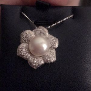 Beautiful New 925 Sterling Freshwater Pearl Flower Pendant